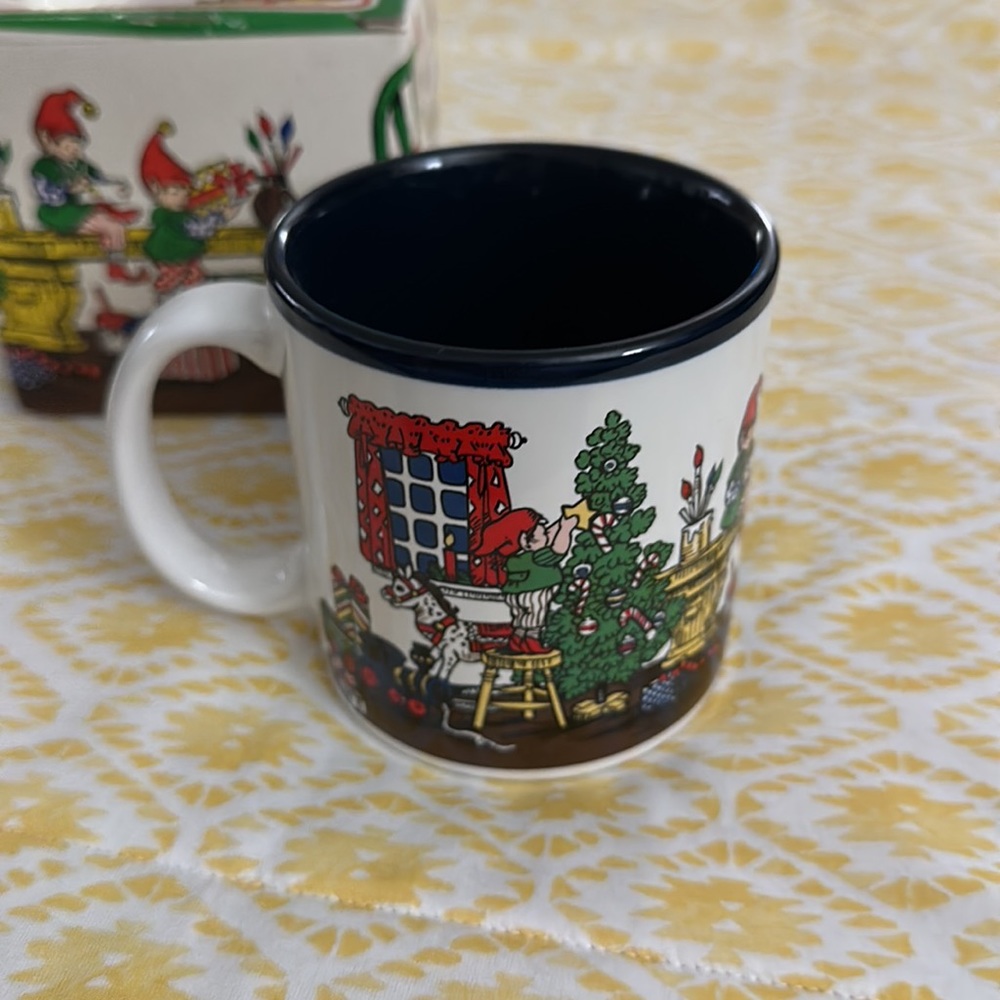 Festive Santa and Elves Mug - Picture 5 of 10